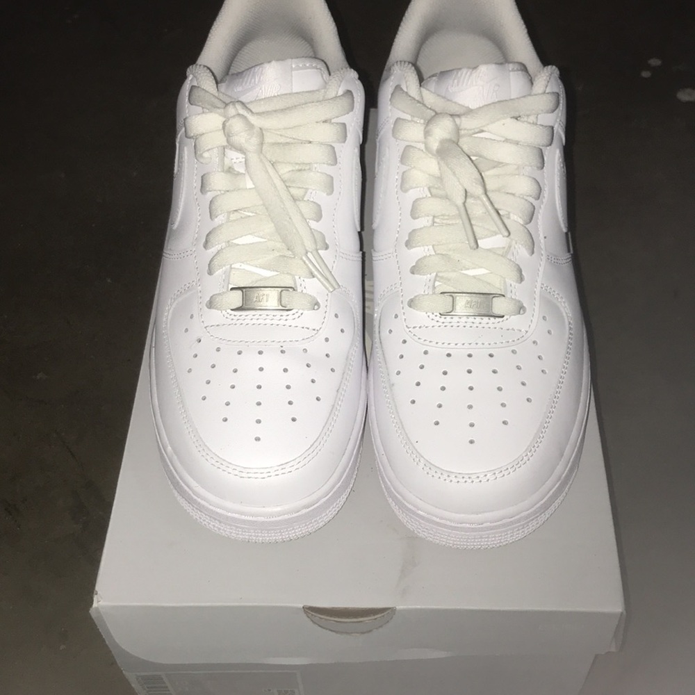 Playoff 12s size 9.5 and worn 1x all white Air Force 1 size 10 - Picture 5 of 7
